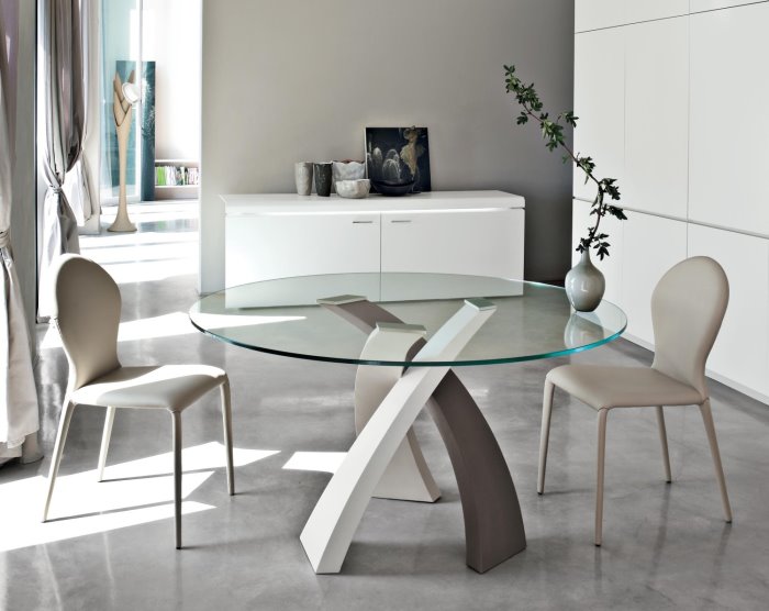 Idee tavoli con gambe incrociate 10 modelli 10 prezzi for Tavolo cristallo rotondo design